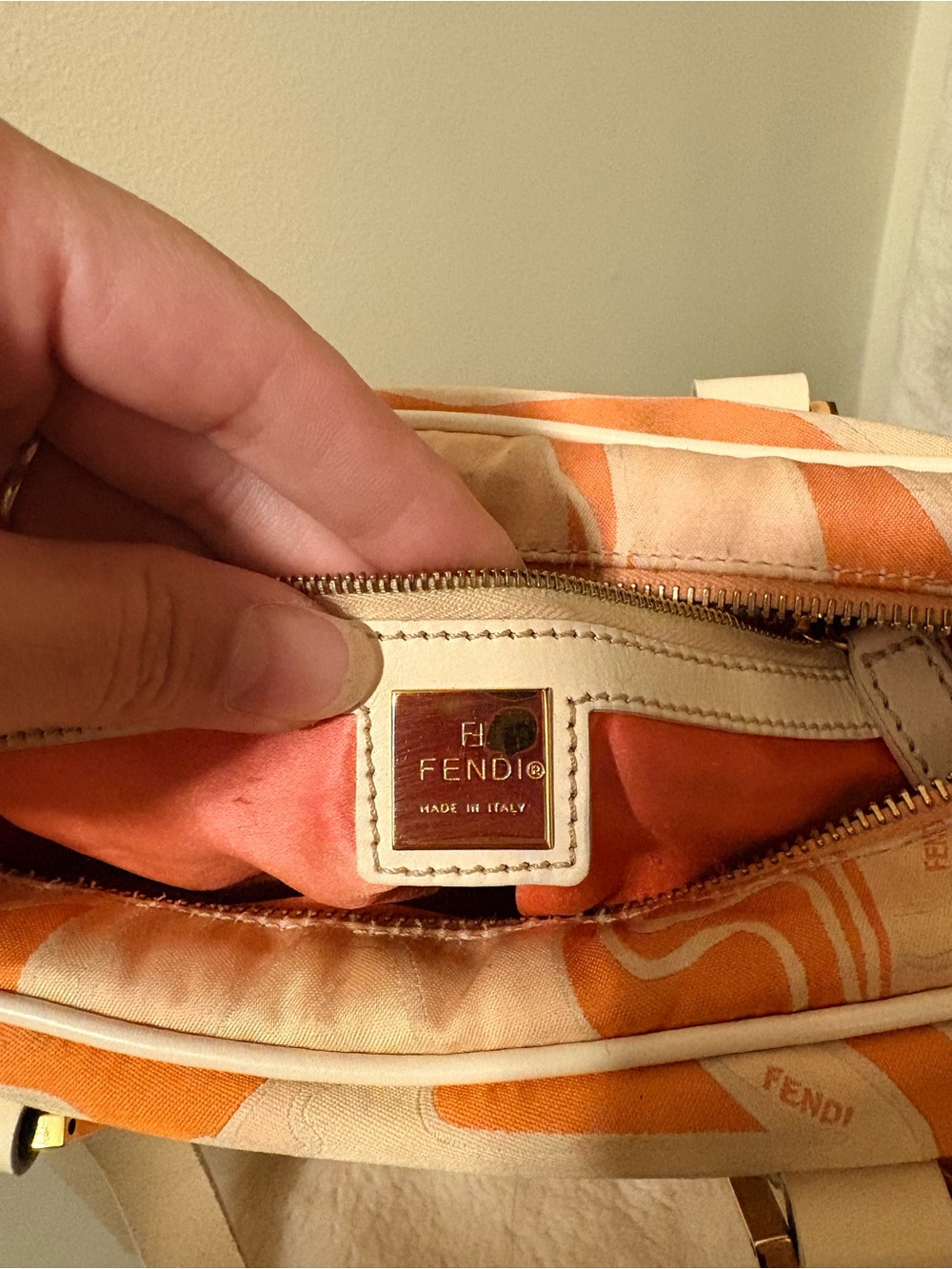 Vintage Fendi Swirl Bag Preloved. - Picture 3 of 8